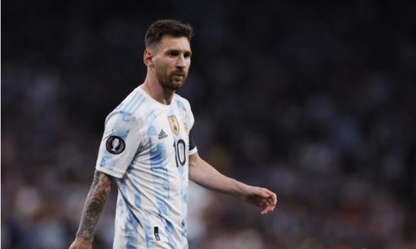 痴迷8年，他用单色彩铅画出雅致的素描，这光影效果够绝